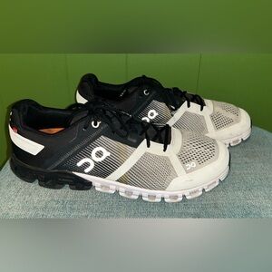 On Cloudflow 2.0 Black White Athletic Running Shoes Men's Size 9.5